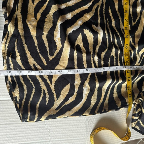 TCEC animal print puff sleeve blouse size medium - Picture 8 of 8